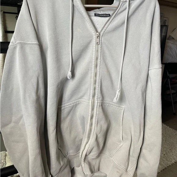 Brandy Melville Tops - Brandy Melville Zip-up